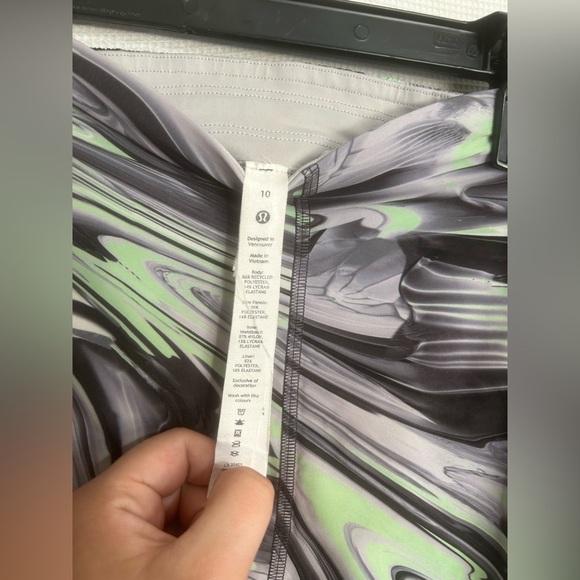 Lululemon Hotty Hot High-Rise Short 4" *Special Edition - Picture 9 of 9